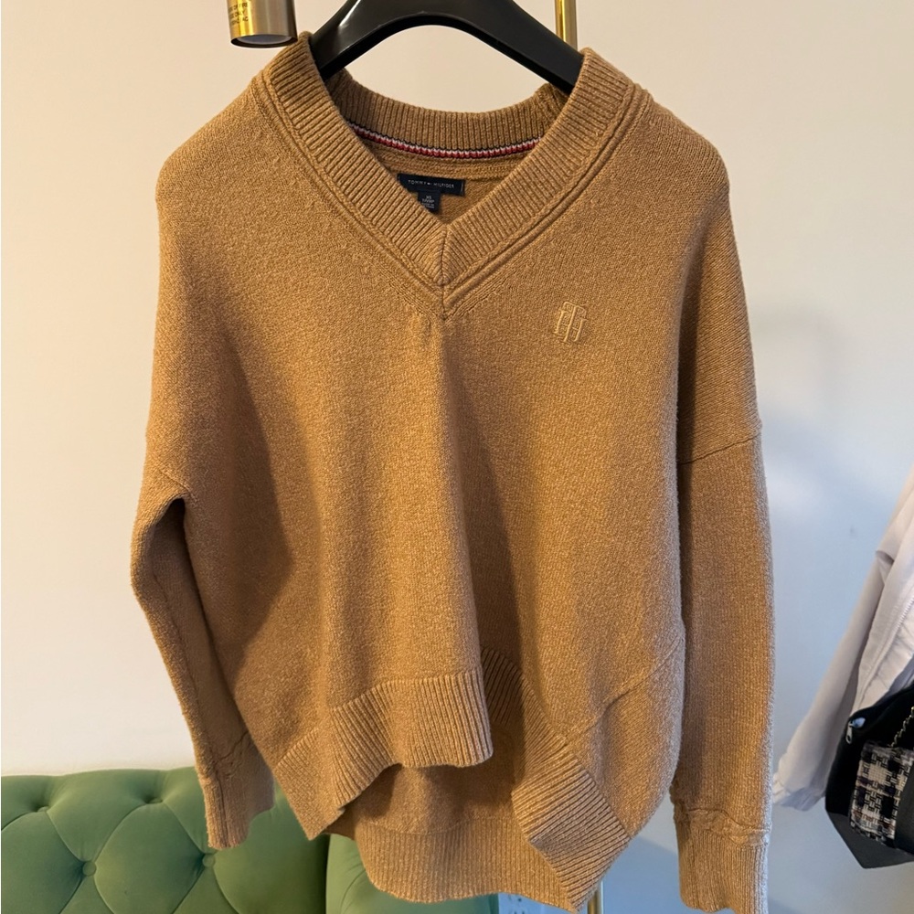Tommy Hilfiger Tan V-Neck Sweater Classic Knit